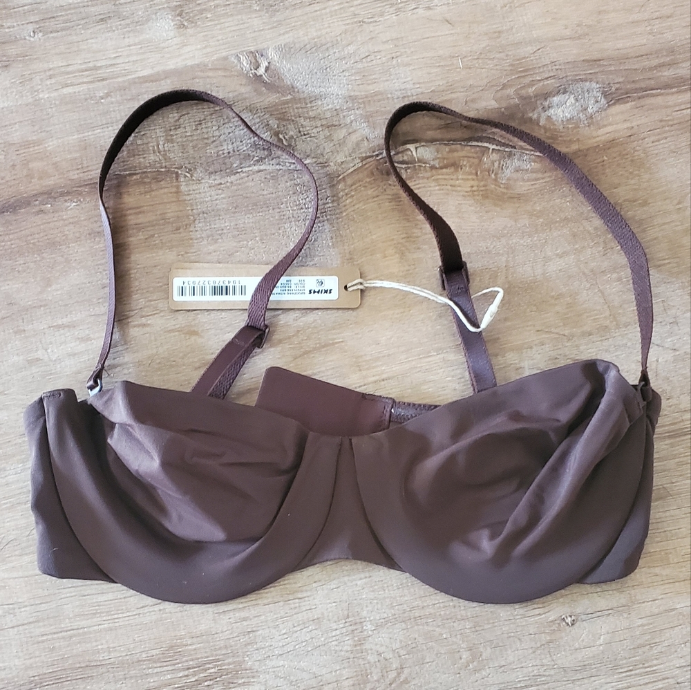 SKIMS seamless bra. 32b. New with tags